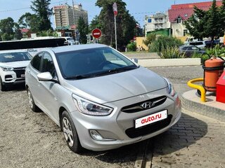2013 Hyundai Solaris I, серебристый, 850000 рублей, вид 3