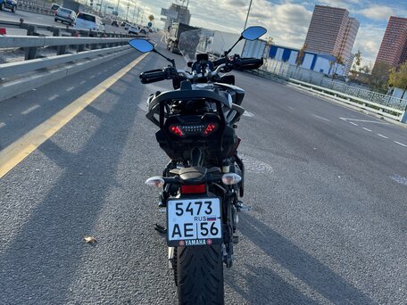 2020 Yamaha MT-09 Tracer (FJ-09), красный, 950000 рублей, вид 4