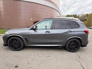 2019 BMW X5 40i IV (G05/G18), чёрный, 6200000 рублей, вид 4