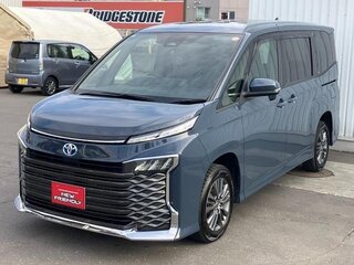 2023 Toyota Voxy IV (R90), синий, 4100000 рублей, вид 1