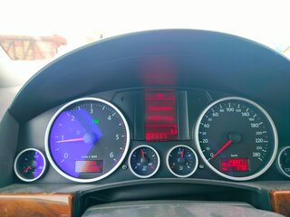 2008 Volkswagen Touareg I Рестайлинг, серый, 1500000 рублей, вид 5