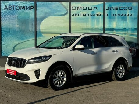 2018 Kia Sorento III Prime Рестайлинг, белый, 2100000 рублей, вид 1
