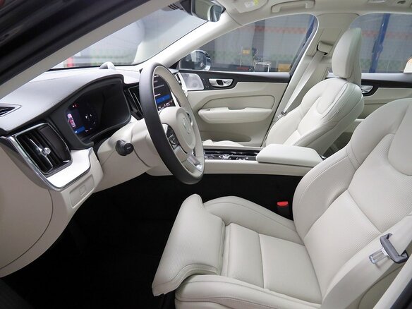 2026 Volvo XC60 II Рестайлинг 2, чёрный - вид 6