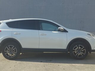 2017 Toyota RAV4 IV (XA40) Рестайлинг, белый, 2380000 рублей, вид 4