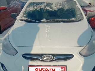 2013 Hyundai Solaris I, белый, 750000 рублей, вид 2