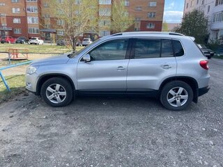 2010 Volkswagen Tiguan I, серебристый, 900000 рублей, вид 2
