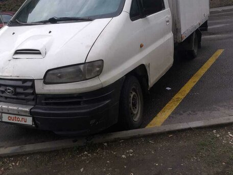 2004 Hyundai H-1, белый, 650000 рублей, вид 2
