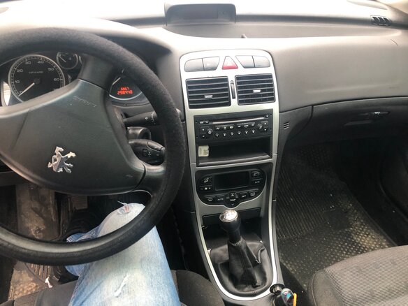 2004 Peugeot 307 5-speed I, серый, 400000 рублей - вид 2