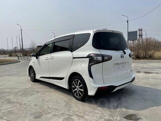 2017 Toyota Sienta II, белый, 1650000 рублей, вид 5