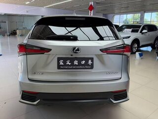2021 Lexus NX 200 I Рестайлинг, серебристый, 3200000 рублей, вид 3