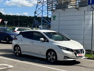 2018 Nissan Leaf II (ZE1), белый, 2000000 рублей, вид 3
