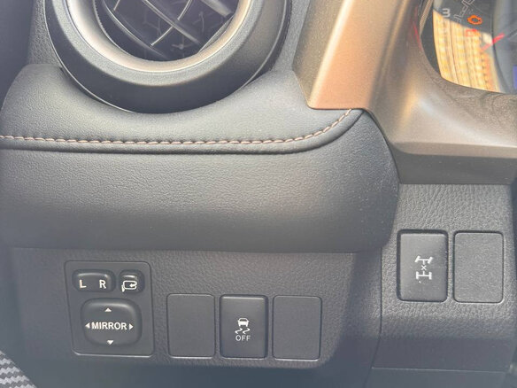 2014 Toyota RAV4 IV (XA40), белый, 2000000 рублей - вид 14