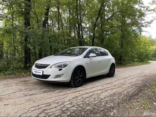 2011 Opel Astra J, белый, 650000 рублей, вид 1