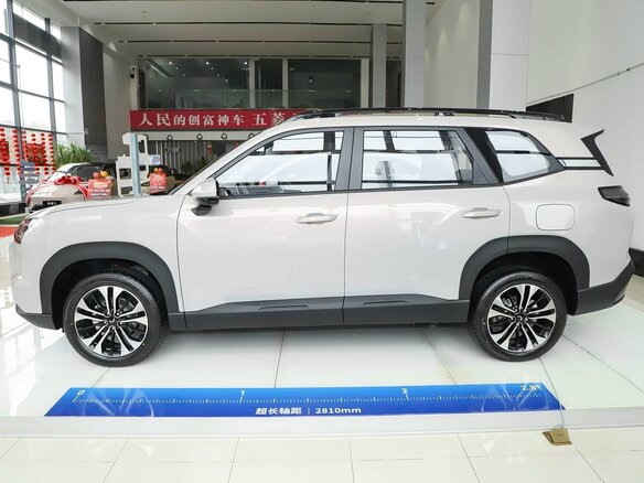 2026 Wuling Starlight 560, серебристый, 2500000 рублей - вид 4