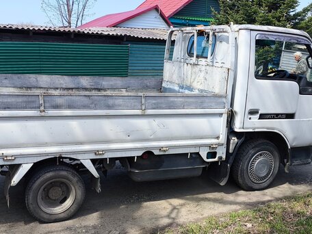 1995 Nissan Atlas, белый, 1500000 рублей, вид 3