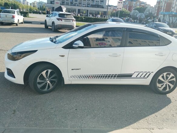 2019 Hyundai Solaris II, белый, 1800000 рублей - вид 3