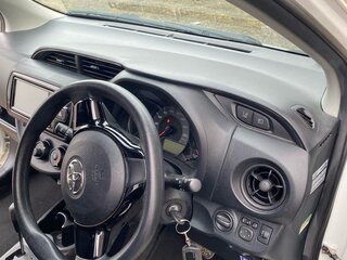 2020 Toyota Vitz III (XP130) Рестайлинг 2, белый, 1220000 рублей, вид 5