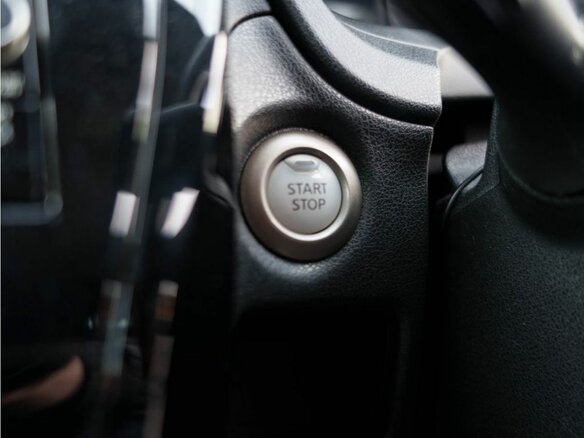 2018 Nissan Note e-Power II Рестайлинг, красный, 1155000 рублей - вид 16