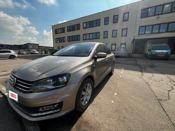 2015 Volkswagen Polo V Рестайлинг, бежевый, 1379000 рублей
