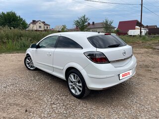 2010 Opel Astra GTC H Рестайлинг, белый, 700000 рублей, вид 4