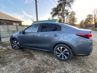 2018 Kia Rio IV, серый, 1550000 рублей, вид 4