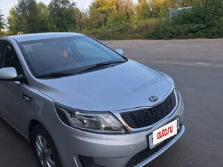 2013 Kia Rio III, серебристый, 900000 рублей, вид 3
