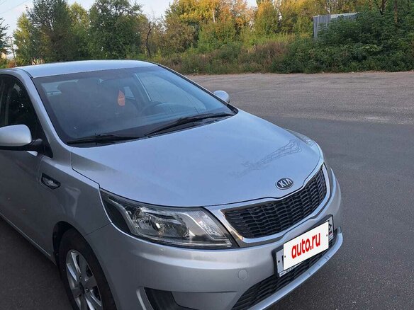 2013 Kia Rio III, серебристый, 900000 рублей - вид 2