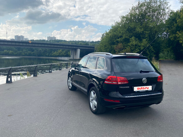 2010 Volkswagen Touareg II, чёрный, 2450000 рублей - вид 4