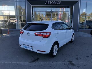 2014 Kia Rio 4-speed III, белый, 840000 рублей, вид 5