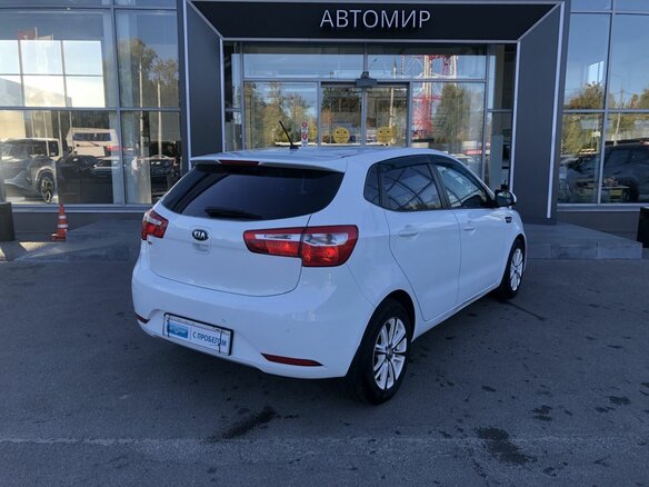 2014 Kia Rio 4-speed III, белый, 840000 рублей - вид 4