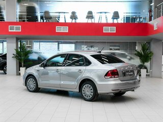 2018 Volkswagen Polo V Рестайлинг, серебристый, 1050000 рублей, вид 4