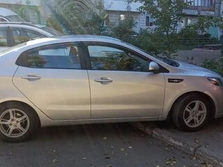 2014 Kia Rio 4-speed III, серебристый, 500000 рублей, вид 3