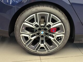 2024 BMW 5 серии 520d xDrive VIII (G60/G61/G68), синий, 11500000 рублей, вид 2