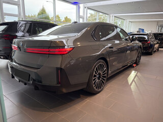 2025 BMW 7 серии 740i xDrive VII (G70), серый, 20858000 рублей, вид 2