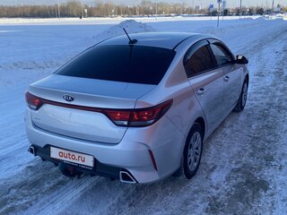2020 Kia Rio IV Рестайлинг, серебристый, 1600000 рублей, вид 4