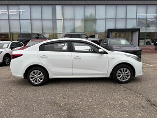 2018 Kia Rio IV, белый, 1339000 рублей, вид 3