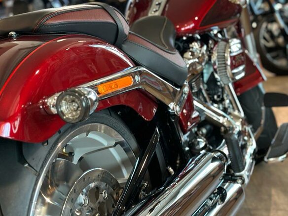 2023 Harley-Davidson Fat Boy, красный, 3300000 рублей - вид 12
