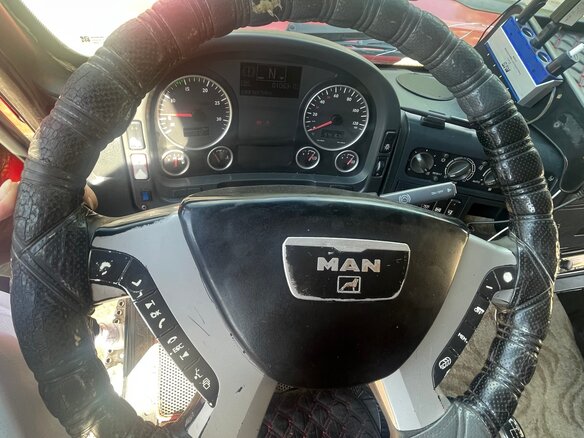 2006 MAN TGA, красный, 3800000 рублей - вид 10
