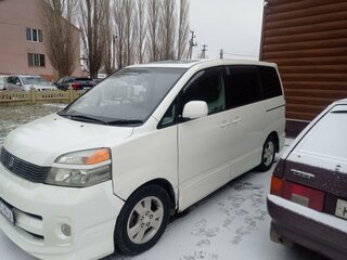 2005 Toyota Voxy I (R60), белый, 600000 рублей, вид 1