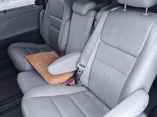 2019 Toyota Sienna III Рестайлинг 2, серый, 3600000 рублей, вид 3