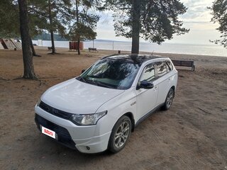 2014 Mitsubishi Outlander III, белый, 1350000 рублей, вид 3