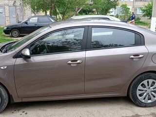 2020 Kia Rio IV, коричневый, 1700000 рублей, вид 4