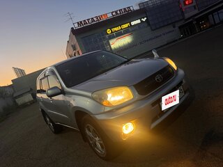 2004 Toyota RAV4 II (XA20) Рестайлинг, серебристый, 900000 рублей, вид 1