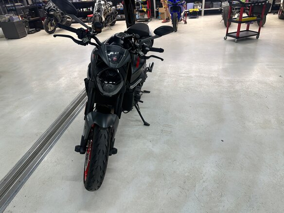 2022 Ducati Monster 937, серый, 800000 рублей - вид 1