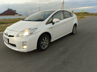 2010 Toyota Prius III (XW30), белый, 950000 рублей, вид 1
