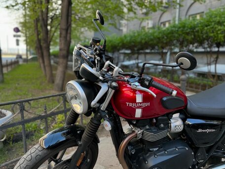 2017 Triumph Street Twin, красный, 855000 рублей, вид 3