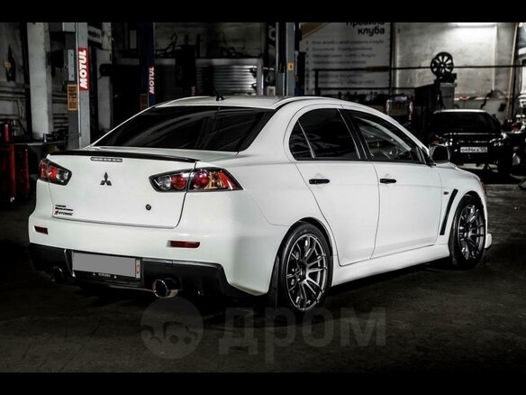 2010 Mitsubishi Lancer Evolution X, белый, 5000000 рублей - вид 5