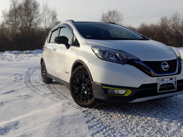 2018 Nissan Note e-Power II Рестайлинг, белый, 1550000 рублей - вид 2