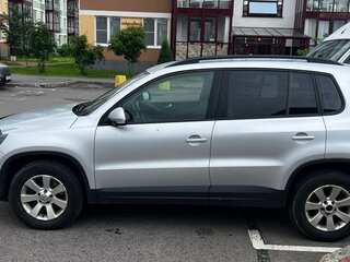 2013 Volkswagen Tiguan I Рестайлинг, серебристый, 1400000 рублей, вид 3
