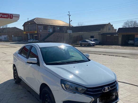 2024 Lada (ВАЗ) Vesta I Рестайлинг (NG), белый, 1440000 рублей - вид 1